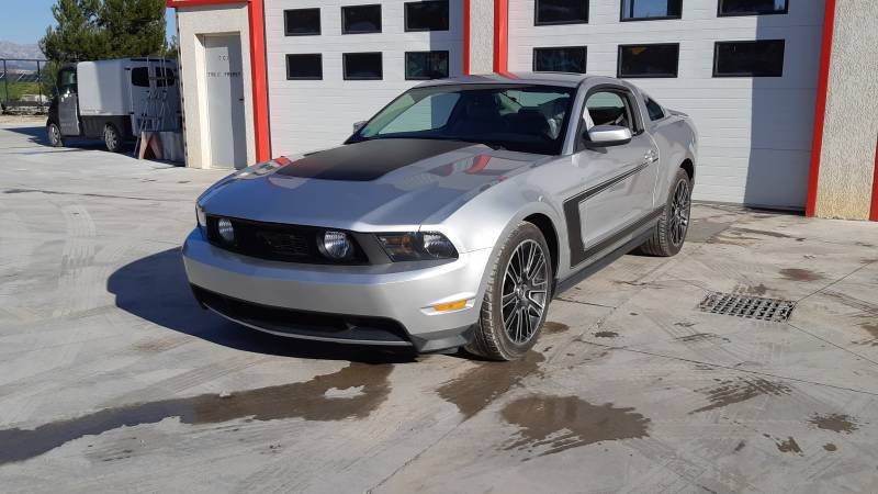 FORD MUSTANG GT V8