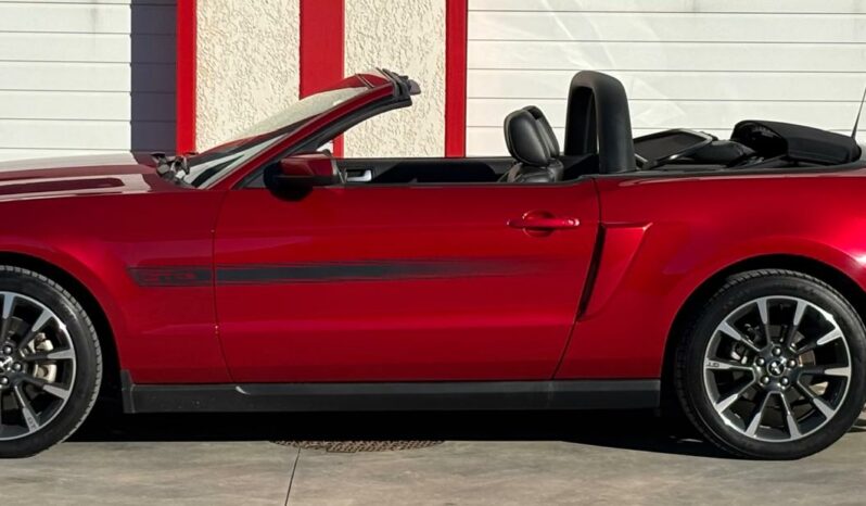 
								FORD MUSTANG V8 CALIFORNIA SPECIAL full									