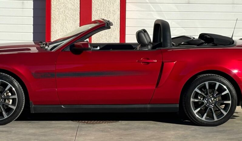 
								FORD MUSTANG V8 CALIFORNIA SPECIAL full									