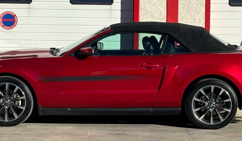 
								FORD MUSTANG V8 CALIFORNIA SPECIAL full									